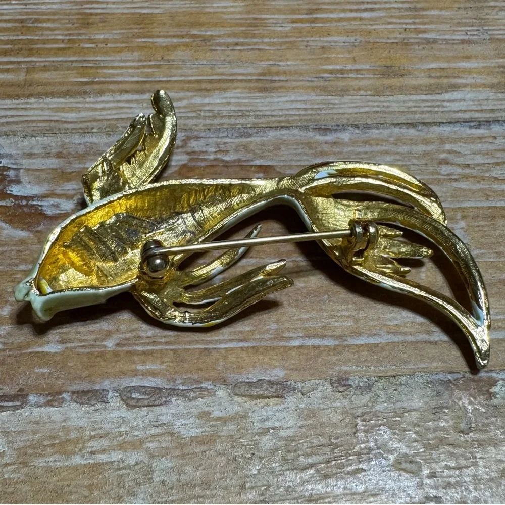 RARE Vintage Yelllow Enamel & Gold Fish Brooch w/Rhinestone Eye